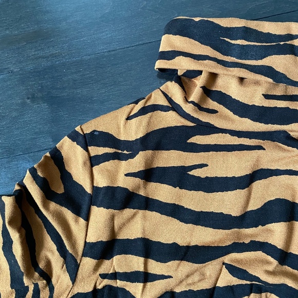 ASOS DESIGN High Neck Bodysuit in Animal Print - Picture 8 of 11